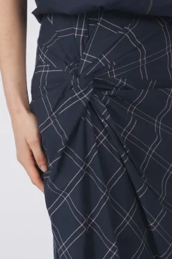 Jupewdelia Twist Detail